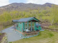 Scenic Chalet Guesthouse Getaway โรงแรมในเลซีเมาน์เทน