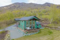 Alaskan White Christmas: Snow, Hot Tub & Magic! Hotels near Sunderland Ranch