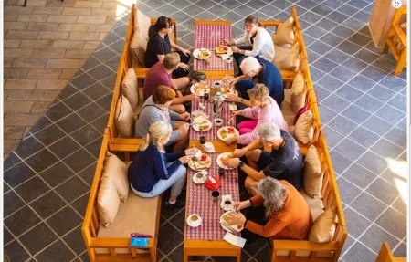 Hotel de Universal Отели рядом с достопримечательностью «Trailokya Mohan Narayan Temple»