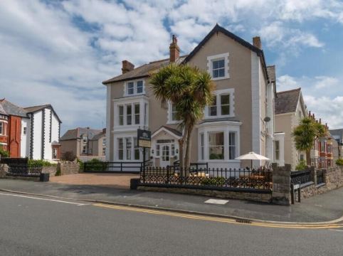 Lansdowne House with Private Car Park
