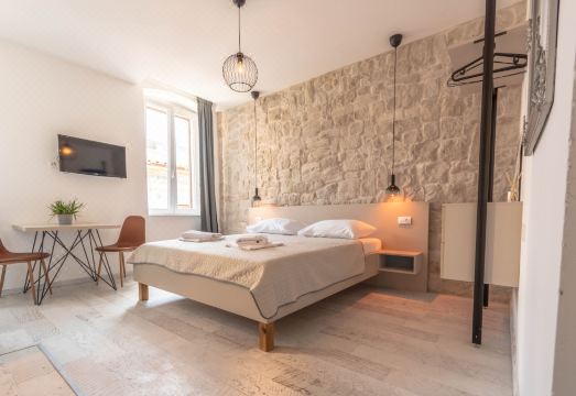 5. 게스트 하우스 ..