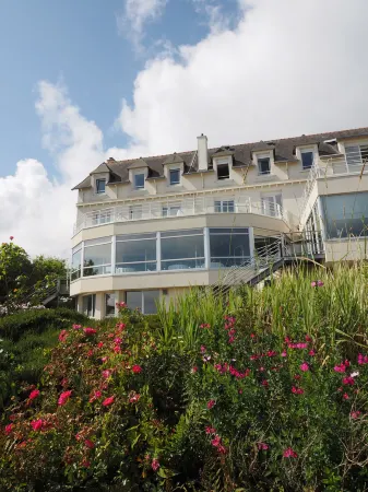 Logis Hôtel de Carantec Отели в г. Карантек