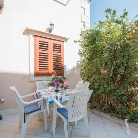 Apartments Longo