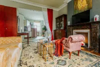 The Suite, 82 Cathedral, Private Parking Hotels in Riverside