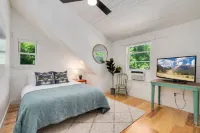 Old Town Oasis - Spacious Artisan Home in Old Town