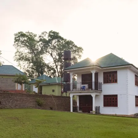 Tooro Fairway Hotel