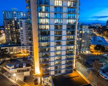 DoubleTree by Hilton Hotel & Suites Victoria Hotels in Victoria