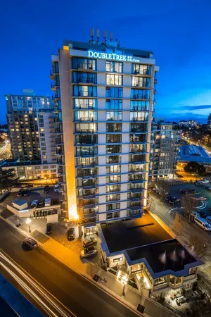 DoubleTree by Hilton Hotel & Suites Victoria Отели рядом с достопримечательностью «Крейгдаррок Касл»