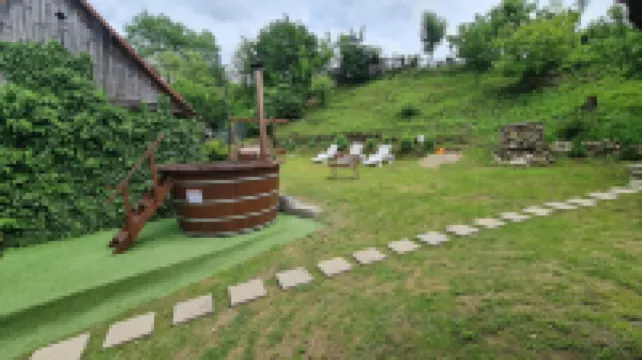 House of Rei with Hot Tube Hotels in 