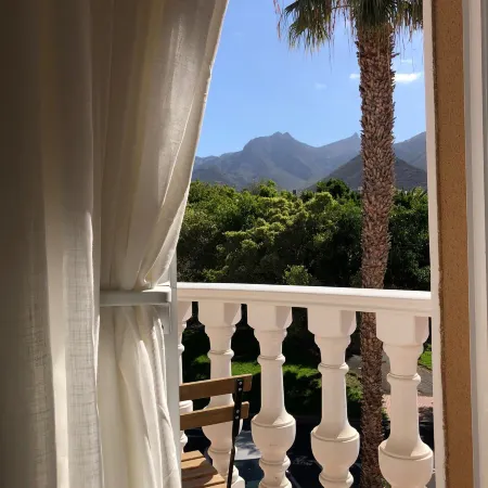 Duque Nest Hostel