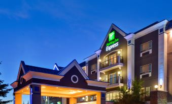 Holiday Inn Express & Suites Calgary South-Macleod Trail S