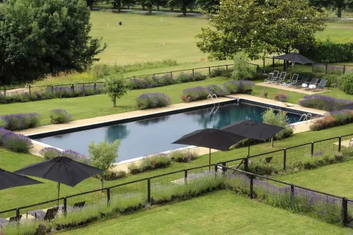 샤토 르 메를르 에 세 빌라 Sainte-Foy-de-Longas 호텔