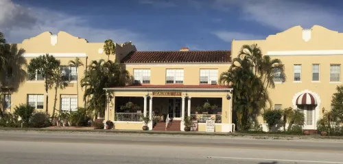 Seminole Inn Hotels in Martin County