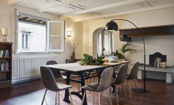 Amazing View to Pitti Palace 3Bd Apt