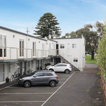 Apartments 521