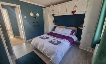 2BR-Sleeps4-Balcony-PetsOK-Parking-Ferryside