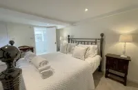 Humbug Cottage Hotels in Cound