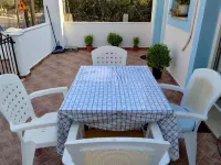 Beachfront Apartment - Sleeps 3 & Free Parking