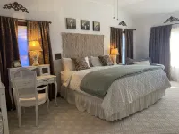Live Oak B&B Hotels near Somervell County Museum