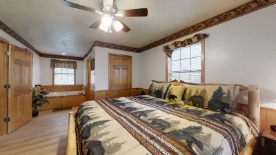 Little Mountain Hideaway 2 Bedroom Cabin by RedAwning