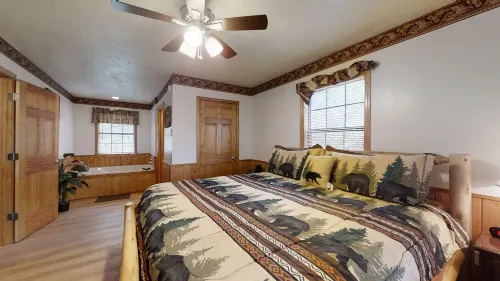 Little Mountain Hideaway 2 Bedroom Cabin by RedAwning