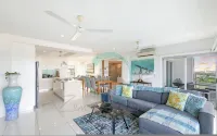ZEN BY THE WATER - Darwin's Premier Ocean View Family Retreat Hotels in 