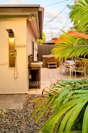 Walk to Wilton Drive - Spacious & Quiet Villa #2 HOT TUB!