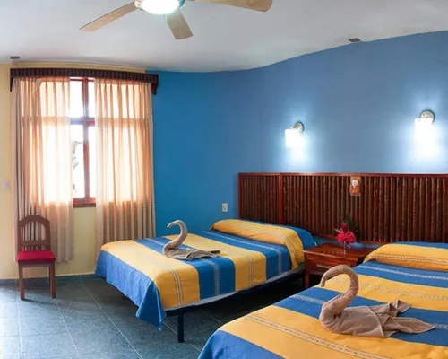 Hotel Villas KIN Ha فنادق في بالينكي