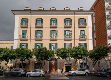 D'Angleterre Guest House Отели рядом со станцией Salerno Railway Station