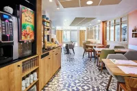 Originals Boutique, Hôtel Larivaut, Puy-Guillaume Hotels in Saint-Victor-Montvianeix