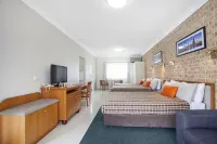 Coopers Colonial Motel Hotels in Darra