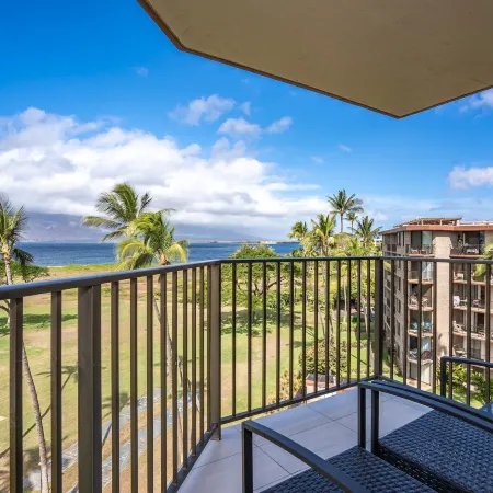 Elegant Penthouse Oceanfront Vistas