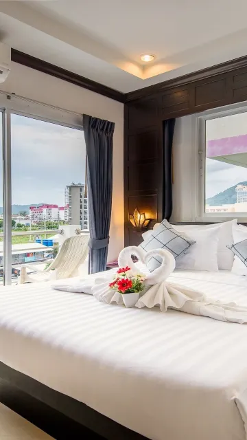 ห้องซูพีเรียร์ เตียงใหญ่ พร้อมระเบียง