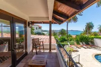 Luxury Ocean-View Flamingo Home with Pool, Apartment and Party Deck