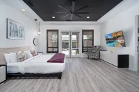 Casa Serenity - Luxury Living w Pool & Jacuzzi Отели рядом с достопримечательностью «Шилдс Дейт Гарден»