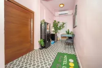 Room 2: Stylish Escape by Calle Cerra Art