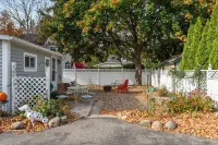 Charlevoix House - the Northside Hotels in Charlevoix