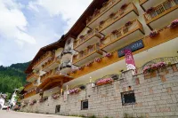 Albergo alla Rosa - B&B Hotel in zona Funivia Sass Pordoi - Stazione a valle
