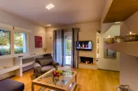 Aquarius - Glyfada Detached House