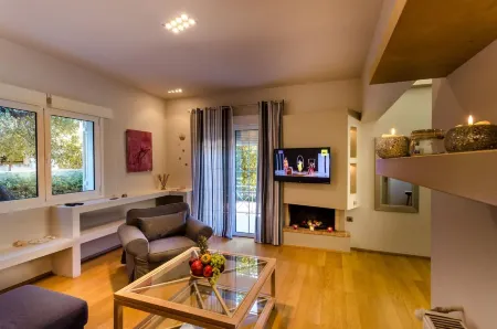 Aquarius - Glyfada Detached House