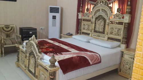 Holiday Inn Guest House Hotels in Sukkur