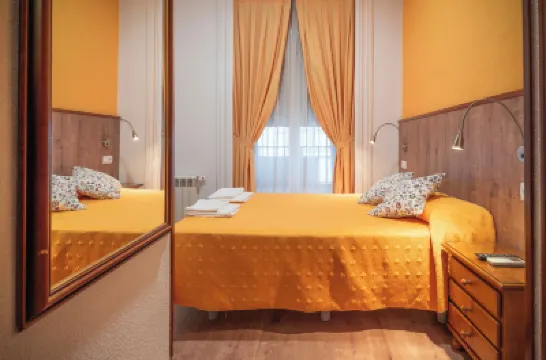 Hostal Edreira Hotels near Prado Museum