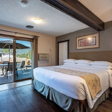 Swiss Chalet Motel Hotels near Revelstoke Community & Aquatic Centre