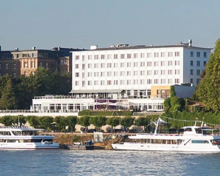 โรงแรมอะเมรอน บอนน์ เคอนิกส์โฮฟ โรงแรมในบอนน์