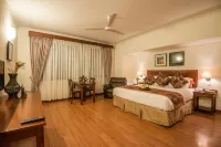 Sea Cliff Court Hotel & Luxury Apartments