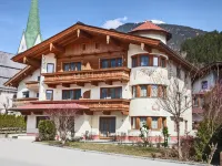 Apartment in Kaltenbach Near Ski Lift - balcony