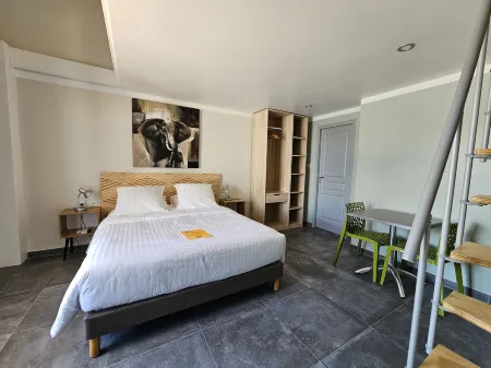 La Casa del Arti - Chambres d'hôtes - B&B - Piscine chauffée Отели в г. Сижан