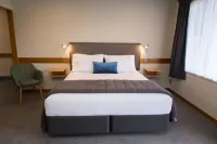 ديوندين موتل آند فيلاز