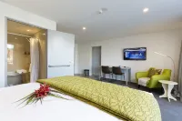 2 on Whiteleigh and 239 on Lincoln Motel Hotel berhampiran Stadium AMI