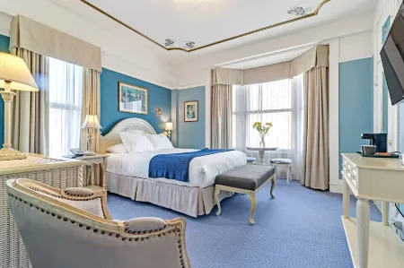 Cornell Hotel de France